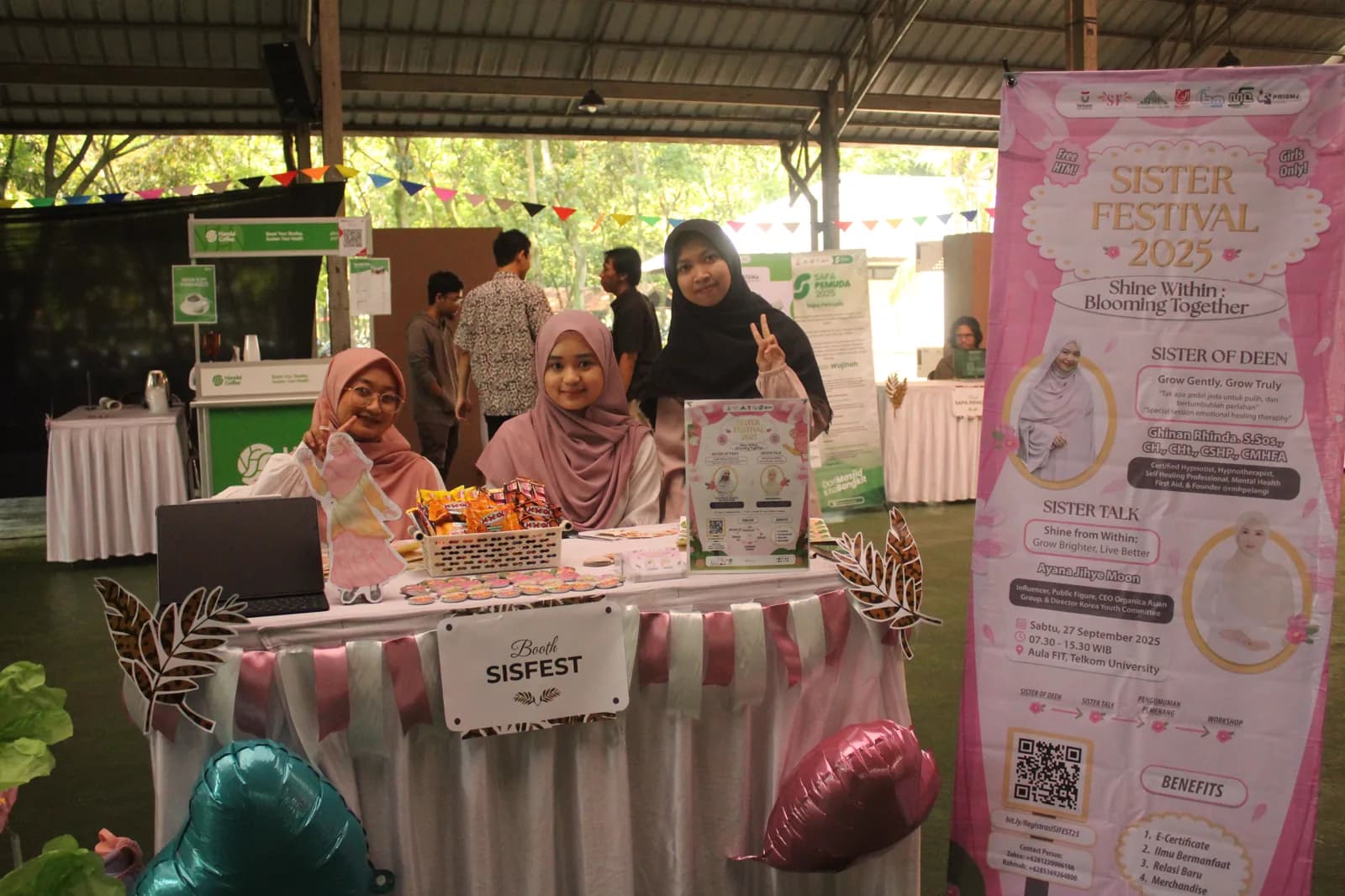 Dokumentasi interaksi hangat peserta festival