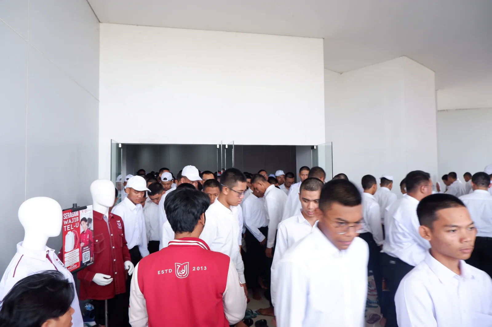 Ketertiban barisan shaf jamaah pria